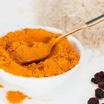 Κουρκουμάς: Το «καπνιστό» καρύκευμα που είναι πολύτιμο για την υγεία