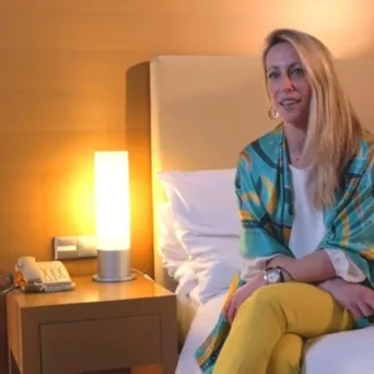 Debbie Tzima Design: Με ονειρικά σχέδια και μοτίβα ζωγραφισμένα στο χέρι