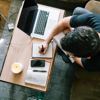 Μένοντας σπίτι μπορούμε να αλλάξουμε τη ζωή μας προς το καλύτερο
