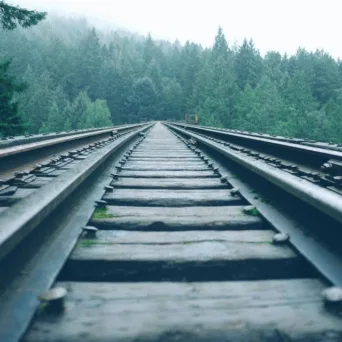 Το τρένο της επαναβιομηχανοποίησης έρχεται και δεν πρέπει να χαθεί