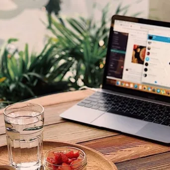 Digital Detox: 5 τρόποι για να ξεκινήσεις «αποτοξίνωση» από την τεχνολογία