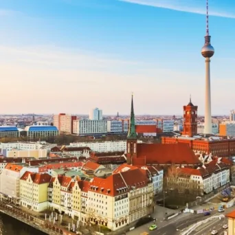 Στο Βερολίνο σήμερα όλα τα σχέδια των επενδυτών για την Ελλάδα