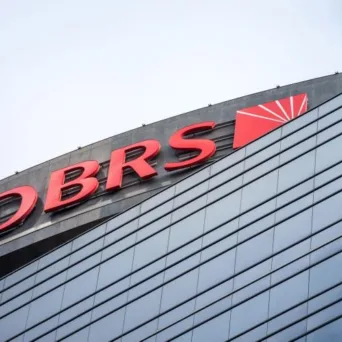 DBRS: Διατήρησε σταθερή την αξιολόγηση στο ΒΒΒ αλλά βελτίωσε σε «θετικές» τις προοπτικές της ελληνικής οικονομίας