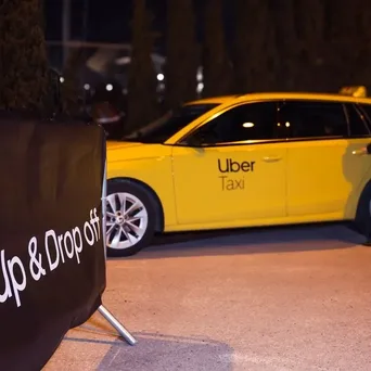 Uber: Αμερικανοί, Βρετανοί και Γάλλοι ενισχύουν τη ζήτηση για μετακινήσεις στην Αθήνα