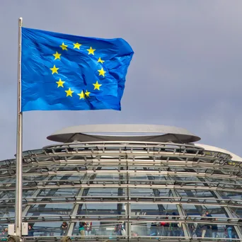 Νόμος περί Βιομηχανικής Επιτάχυνσης: Το δόγμα «Made in Europe» των Βρυξελλών, η απανθρακοποίηση & η μακροοικονομική ανθεκτικότητα της Ε.Ε.