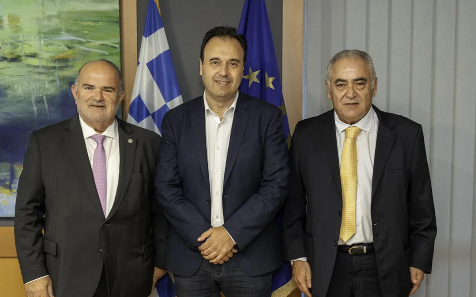 Συνάντηση ΕΕΑ - Παπαστεργίου: Πρόκειται να δοθεί άμεσα λύση στο πρόβλημα των ανασφάλιστων οχημάτων