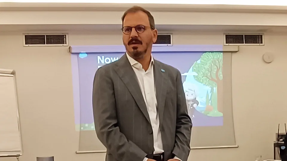 H Salesforce φέρνει την AI και την εμπιστοσύνη στο CRM και επενδύει Ελλάδα
