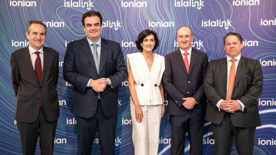 ​Σε λειτουργία το υπερσύγχρονο σύστημα οπτικών ινών IONIAN της Islalink που συνδέει Ελλάδα - Ιταλία