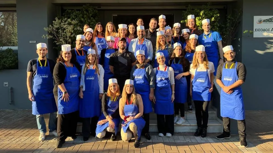«Cook for Good»: Οι εργαζόμενοι της KPMG μαγείρεψαν 250 μερίδες φαγητού