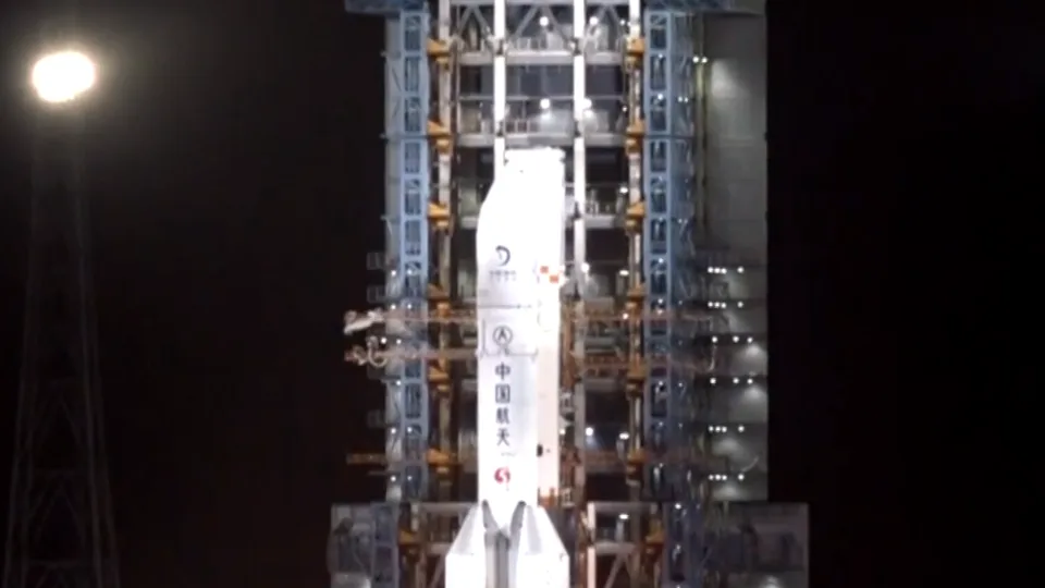 Κίνα: Εκτοξεύτηκε το Chang'e 5 - Στόχος του να φέρει δείγματα από την Σελήνη