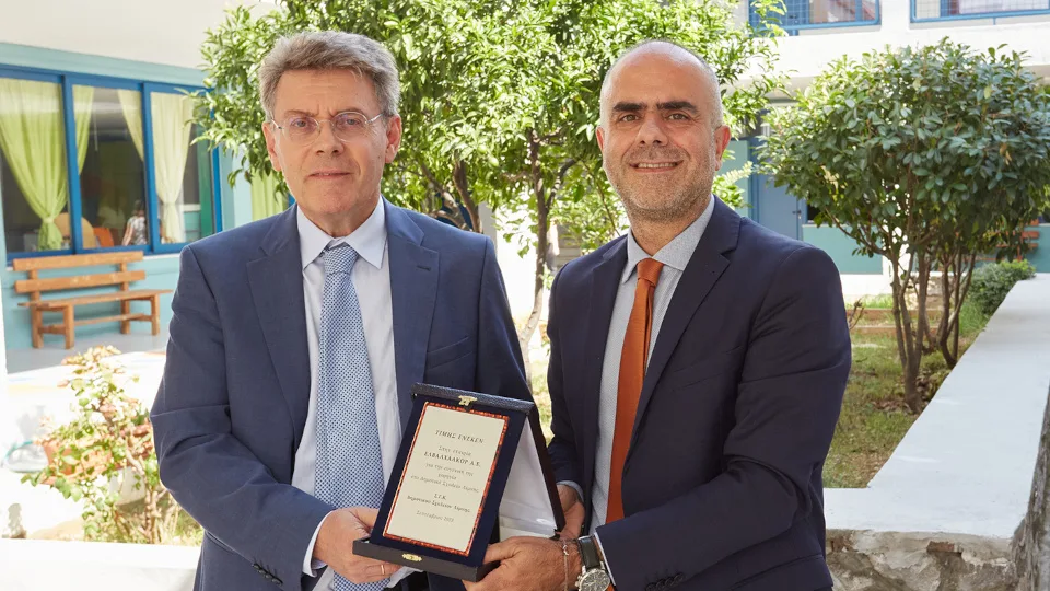 ElvalHalcor και Σιδενόρ ολοκλήρωσαν την ανακατασκευή του Δημοτικού Σχολείου στη Λίμνη Ευβοίας