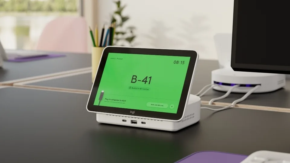 Η Logitech παρουσιάζει τη λύση Desk Booking και λανσάρει το Logi Dock Flex