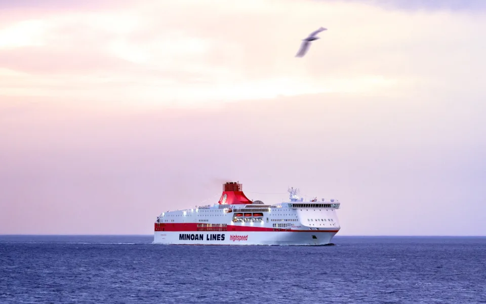 MINOAN LINES: Οικονομικές προσφορές για διακοπές τον Ιούνιο σε Κρήτη και Μήλο