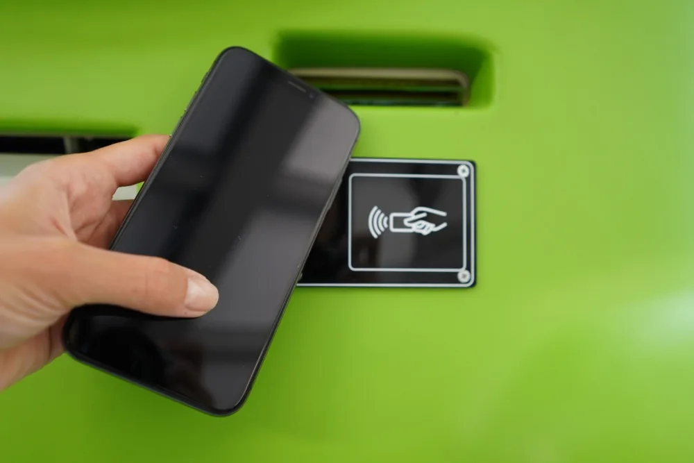 Άμεση ανέπαφη είσπραξη στα Green Panda ATMs, σε συνεργασία με την Viva Wallet