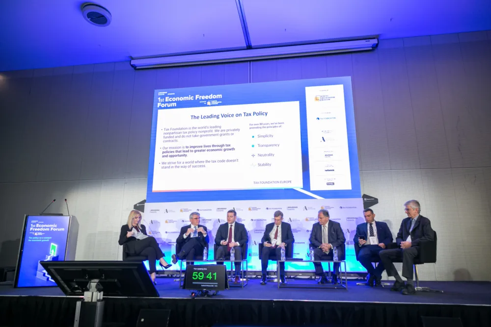 Από τους 5,5 εκατομμύρια κωδικούς ΑΦΜ μόνο τα 2,5 πληρώνουν φόρους