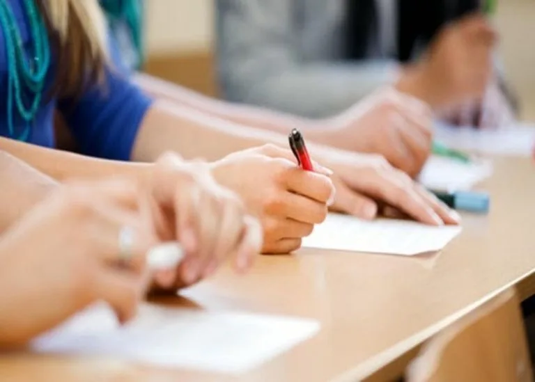 Οι χαμηλές επιδόσεις των Ελλήνων μαθητών και οι 4 άξονες για αλλαγή στην Εκπαίδευση