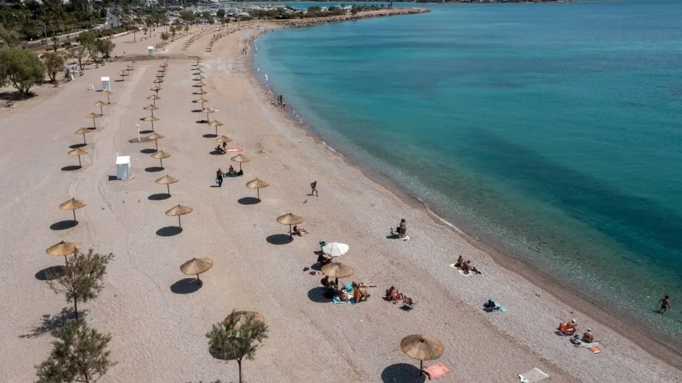 Σε εξέλιξη οι ηλεκτρονικές πλειοδοτικές δημοπρασίες παραχώρησης απλής χρήσης αιγιαλού και παραλίας