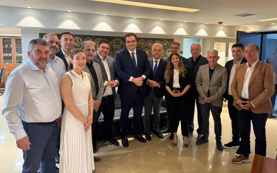 Πιερρακάκης στην ΚΕΕΕ - Συζήτησε με τους εκπροσώπους του επιχειρείν