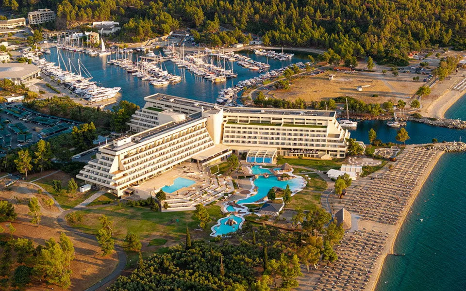 Το Porto Carras συνεργάζεται με τη SWOT Hospitality για τη διαχείριση του ξενοδοχείου Meliton και του Porto Carras Golf