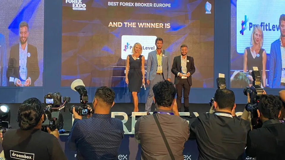 ProfitLevel: Διάκριση ως ο καλύτερος Ευρωπαίος Μεσίτης Forex στην Forex Expo 2021 στο Nτουμπάϊ