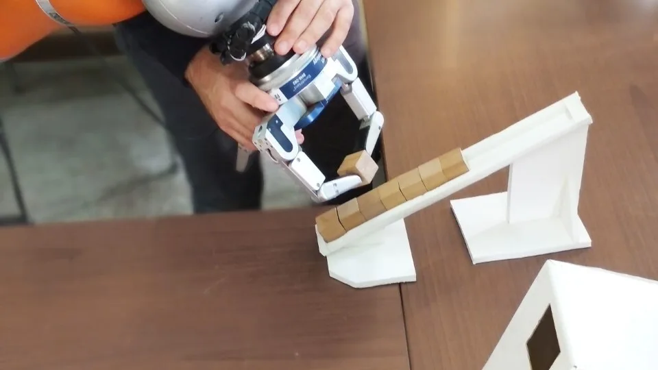 ProgHRC: Ένα καινοτόμο ρομπότ για τη βιομηχανία που μαθαίνει από τον άνθρωπο