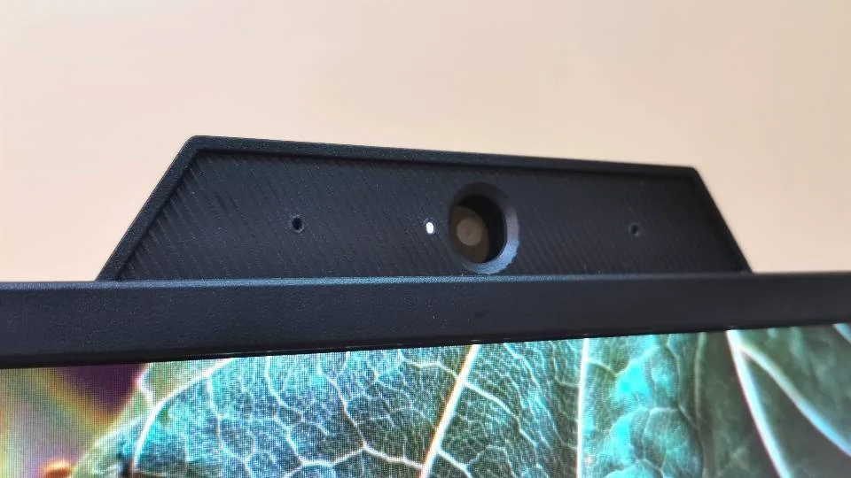 Viewsonic VG2440V: Οθόνη με ενσωματωμένη web camera και ξεχωριστή εργονομία [review]