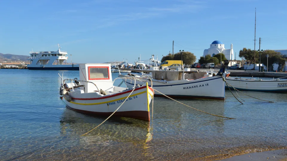 ​Στα μονοπάτια της Αντιπάρου, ένα νησί με μόνιμους εραστές