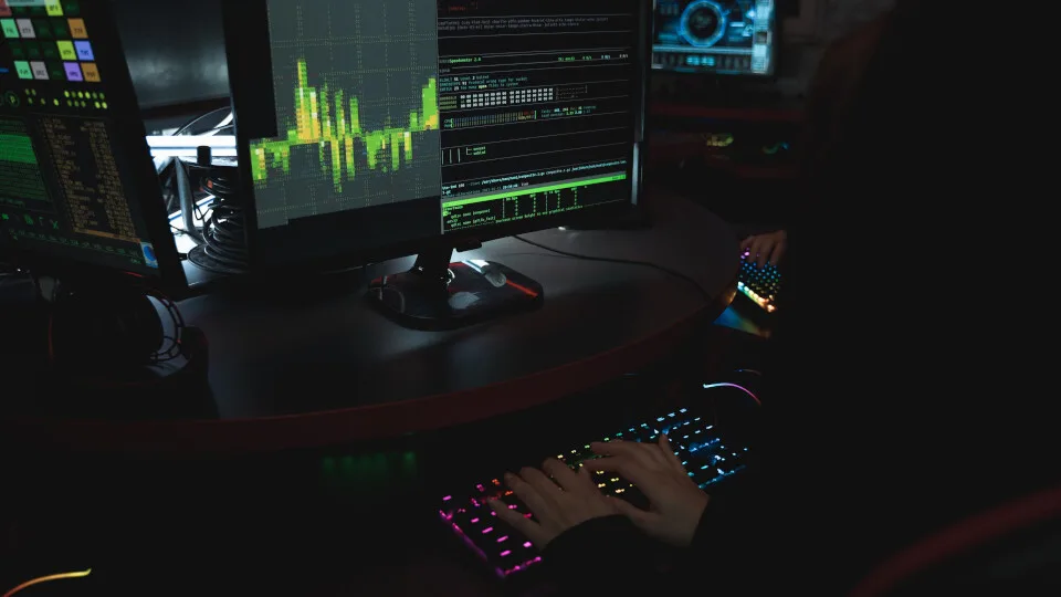 PwC: Μία στις τέσσερις επιχειρήσεις παγκοσμίως έχει υποστεί παραβίαση δεδομένων