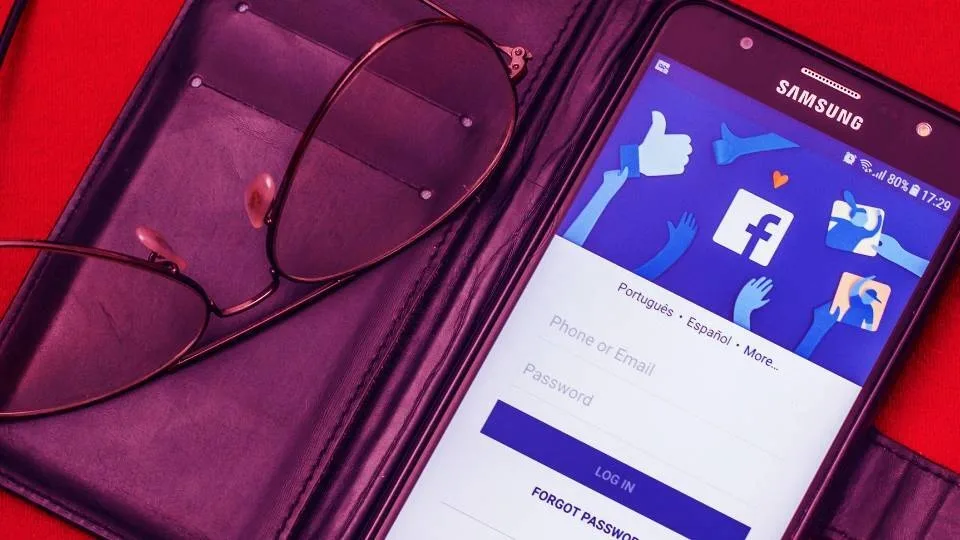 «Παράνομη» στρατηγική μάρκετινγκ στα social media