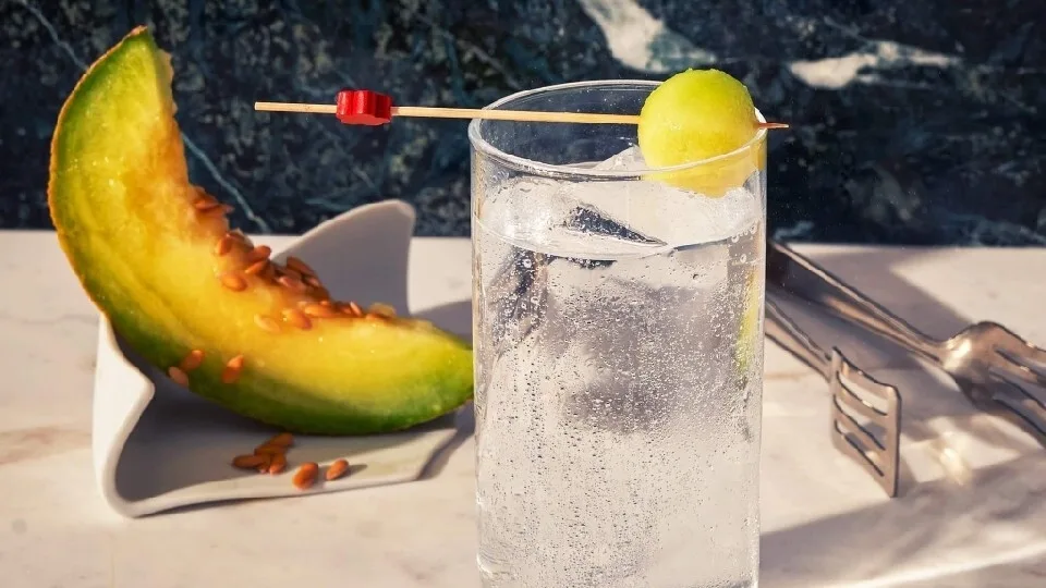 4 συνταγές για τα πρώτα καλοκαιρινά homemade cocktails