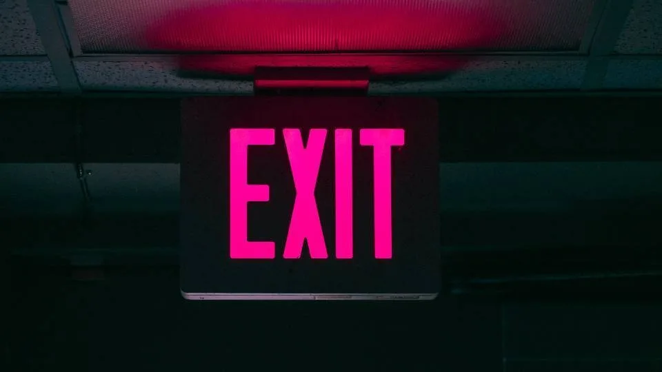 Εργαζόμενοι στην έξοδο: Χαμηλές αμοιβές, καμία ανέλιξη, έλλειψη σεβασμού