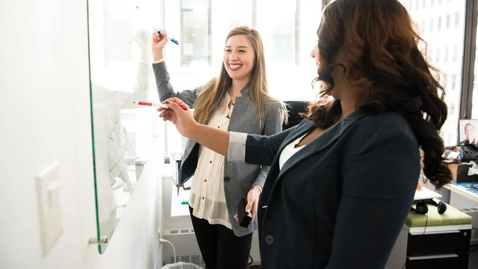Μήπως πρέπει να σταματήσεις να παραείσαι «καλός» με τους συναδέλφους σου;
