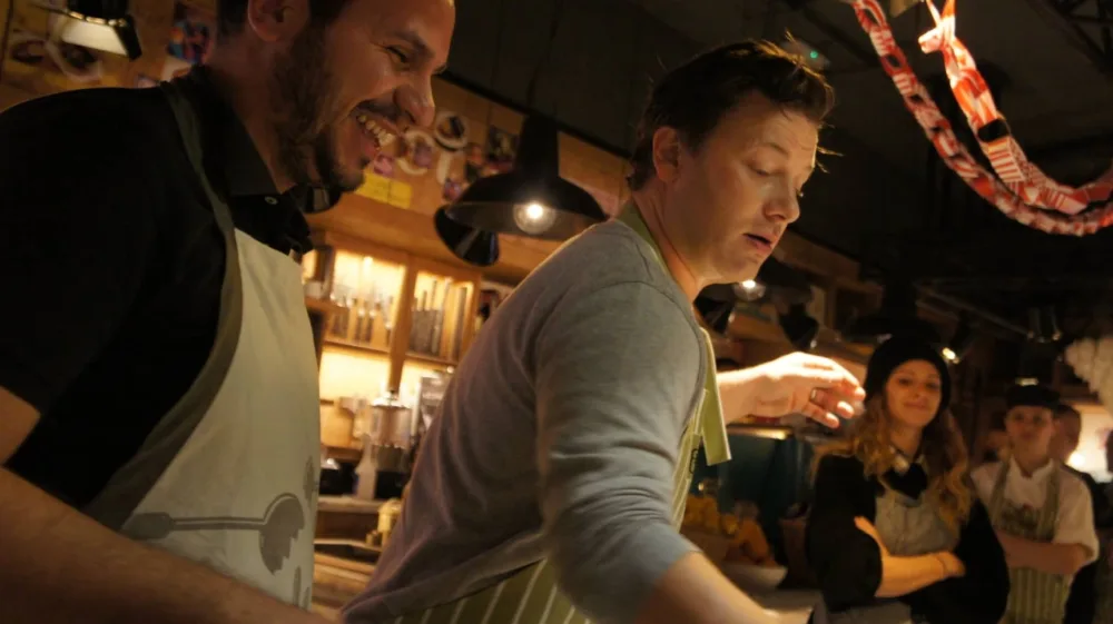 #MαμάΠεινάω: Η συνταγή του Τάσου Αντωνίου για ινδικό κοτόπουλο