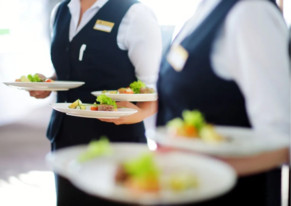 ​ΕΛΣΤΑΤ: Αύξηση 62,6% στον τζίρο τον καταλυμάτων το 2022 και 41,5% στην εστίαση​