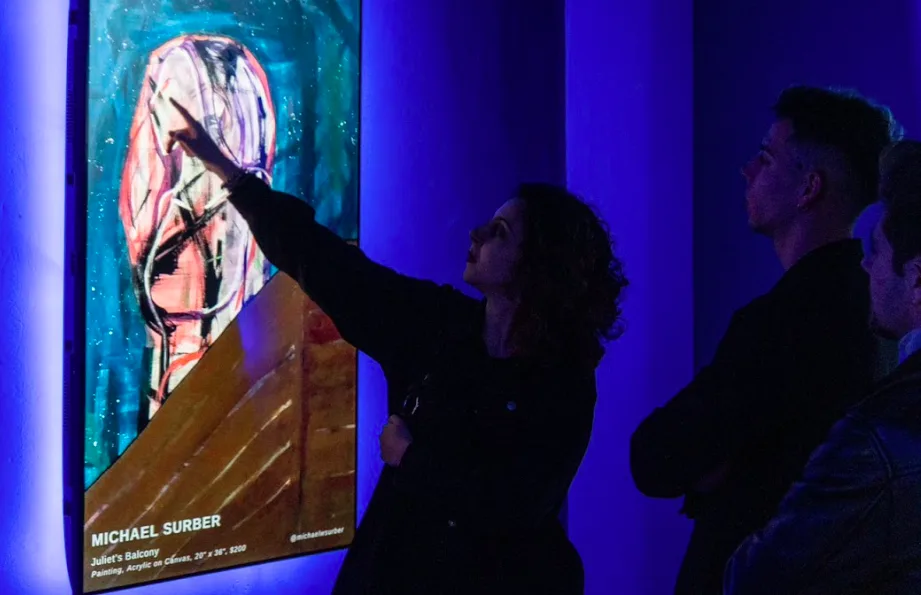 Holy Art: H πρώτη digital gallery σε στοά της Πραξιτέλους