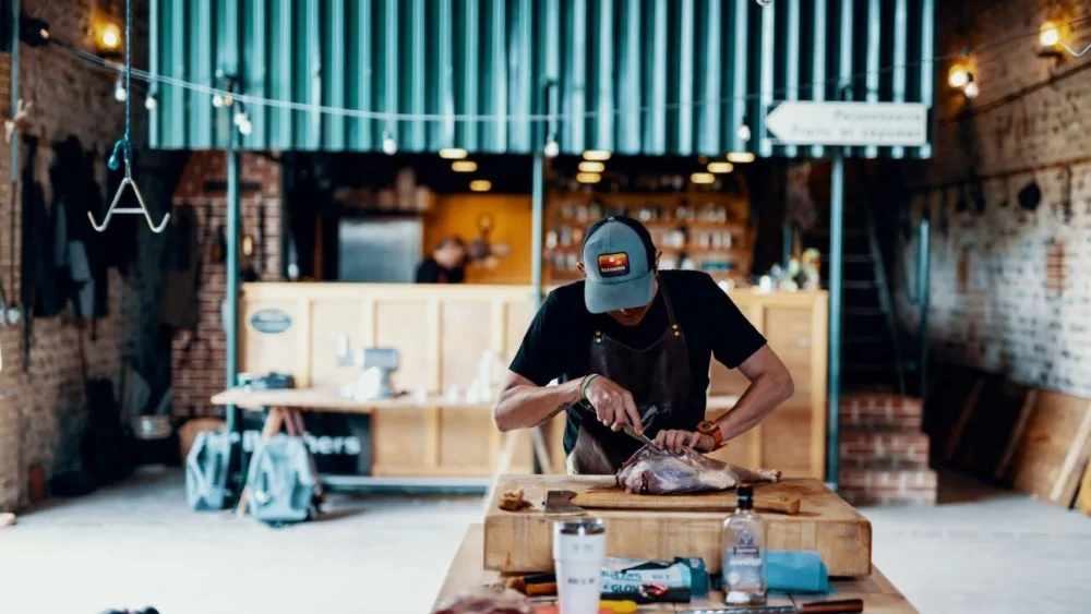 Από τις πλαστικές συσκευασίες ως το “κόκκαλο” των γαστρονομικών εμπειριών