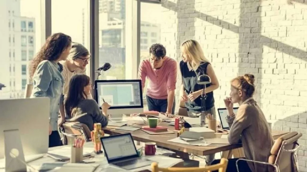 5 τάσεις που αλλάζουν τη δυναμική στις σχέσεις ανθρώπων και επιχειρήσεων