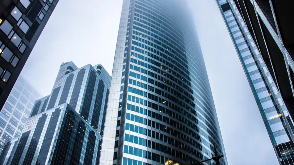 Η «δίδυμη» τραπεζική κρίση σε Αμερική και Ευρώπη προήλθε από την καταπάτηση των κανόνων της κρίσης του 2008