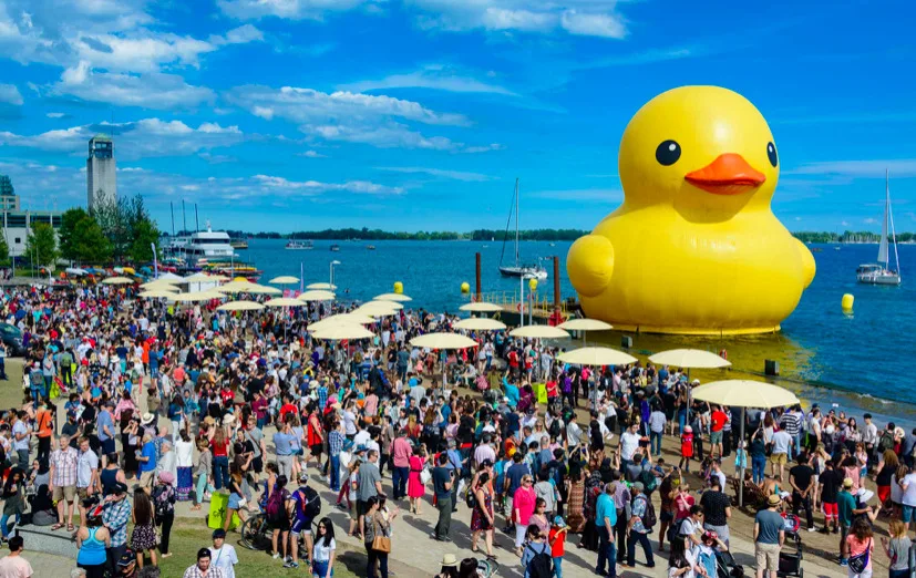 Mama Duckie: H “χρυσή” για την τοπική οικονομία πάπια επιστρέφει στο Τορόντο