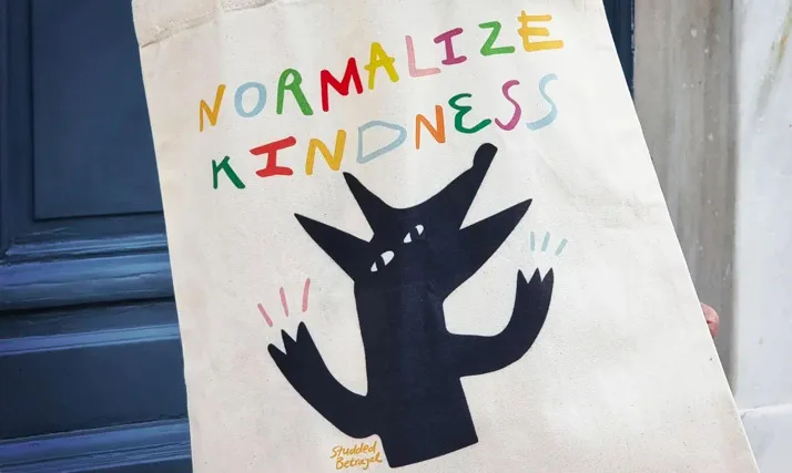 Studded Betrayal: Τα χρωματιστά πλάσματα που ταξιδεύουν από την Αθήνα σε Κύπρο και Αμερική