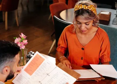 Qr code ή χάρτινο εστιατορικό menu: Τι επιλέγετε;