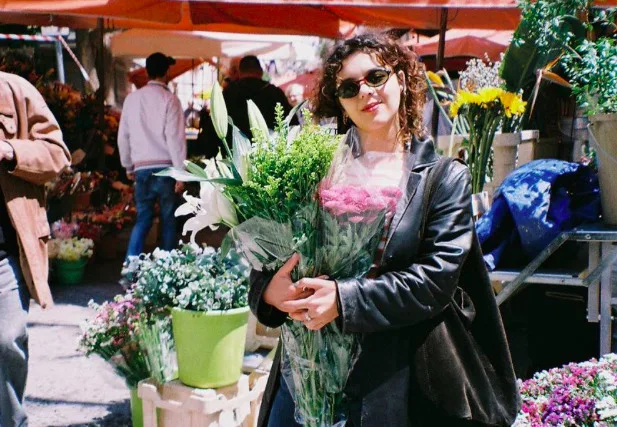 Η Χρύσα, οι τελετουργίες του φαγητού και ένα μπολ με σολομό