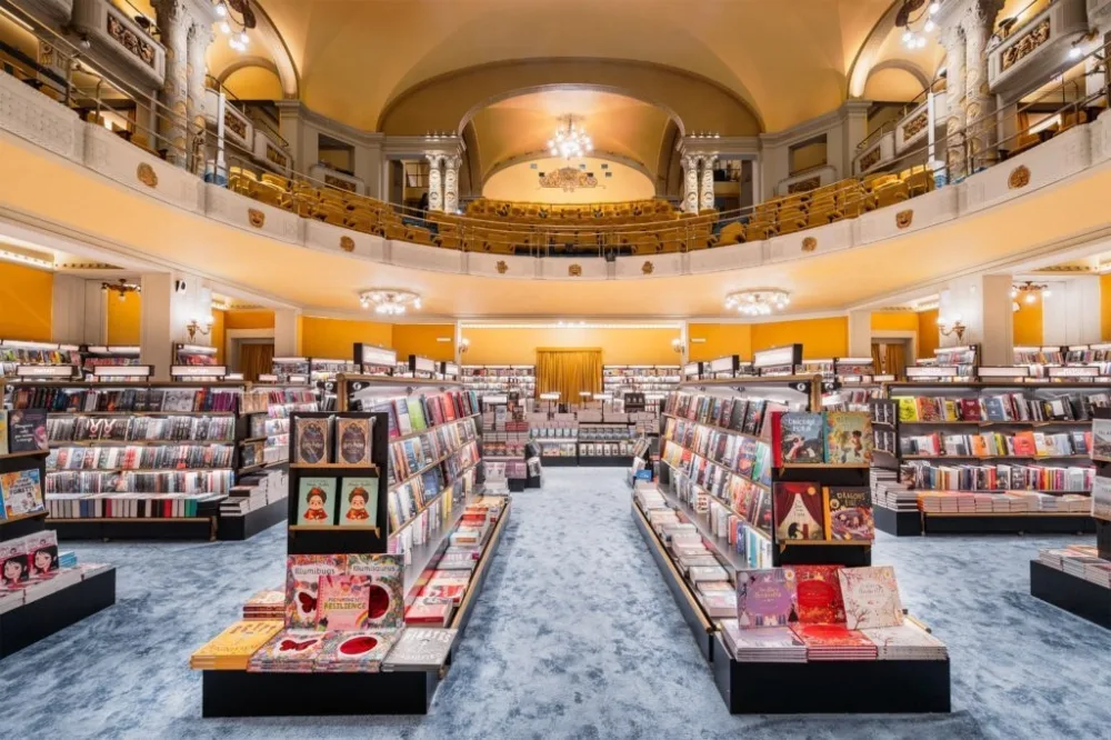 Ένα εμβληματικό σινεμά που έγινε βιβλιοπωλείο στην Φλωρεντία