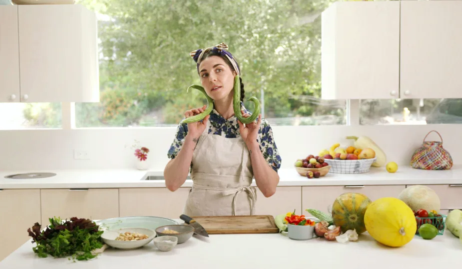 Salad for President: Η Julia Sherman, το MOΜΑ και οι καλοκαιρινές σαλάτες