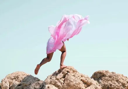 “Art on Loop”: Μια έκθεση με ποικίλα “μέσα”, 4 καλλιτέχνες και η Πάρος