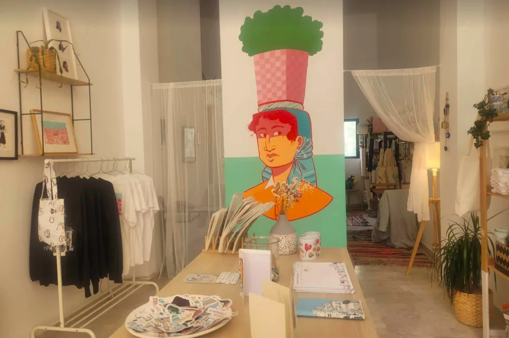 Μια μικρή επιχείρηση που ρίζωσε ανάμεσα στα κόμικς και την ελληνική παράδοση