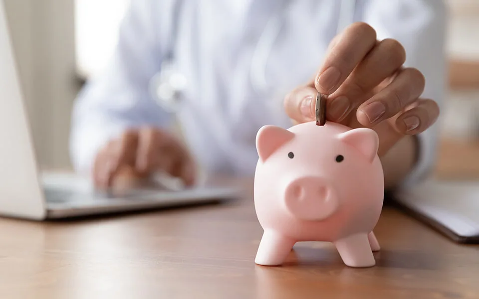 Παγκόσμια Ημέρα Αποταμίευσης: 4+1 χρήσιμες συμβουλές