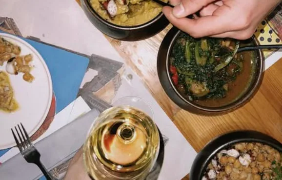 Φτιάχνουμε λίστα για το Σαββατοκύριακο με τα νέα μέρη για φαγητό στην Αθήνα