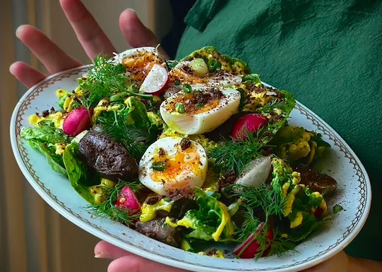 Συνταγή για μια αλλιώτικη πασχαλινή μαρουλοσαλάτα από την Aino Mavrigiannakis