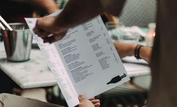 Τα νέα καλοκαιρινά στέκια για φαγητό στην Αθήνα